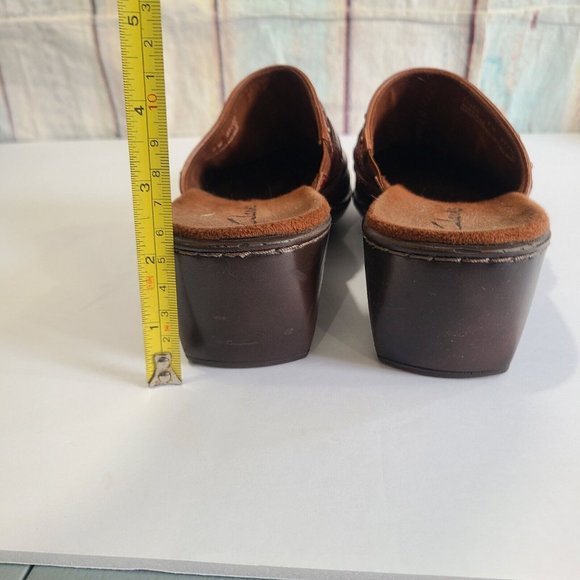 Clarks 71495 Mules Shoes Brown Leather Womans Slip-ons Studded Size 8 M clogs - Picture 9 of 11